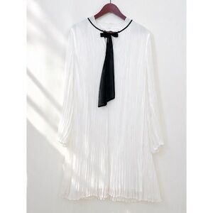 DKNY Pleated White Dress w/ Sheer Sleeves & Black Bow – Elegant & Airy – US 14